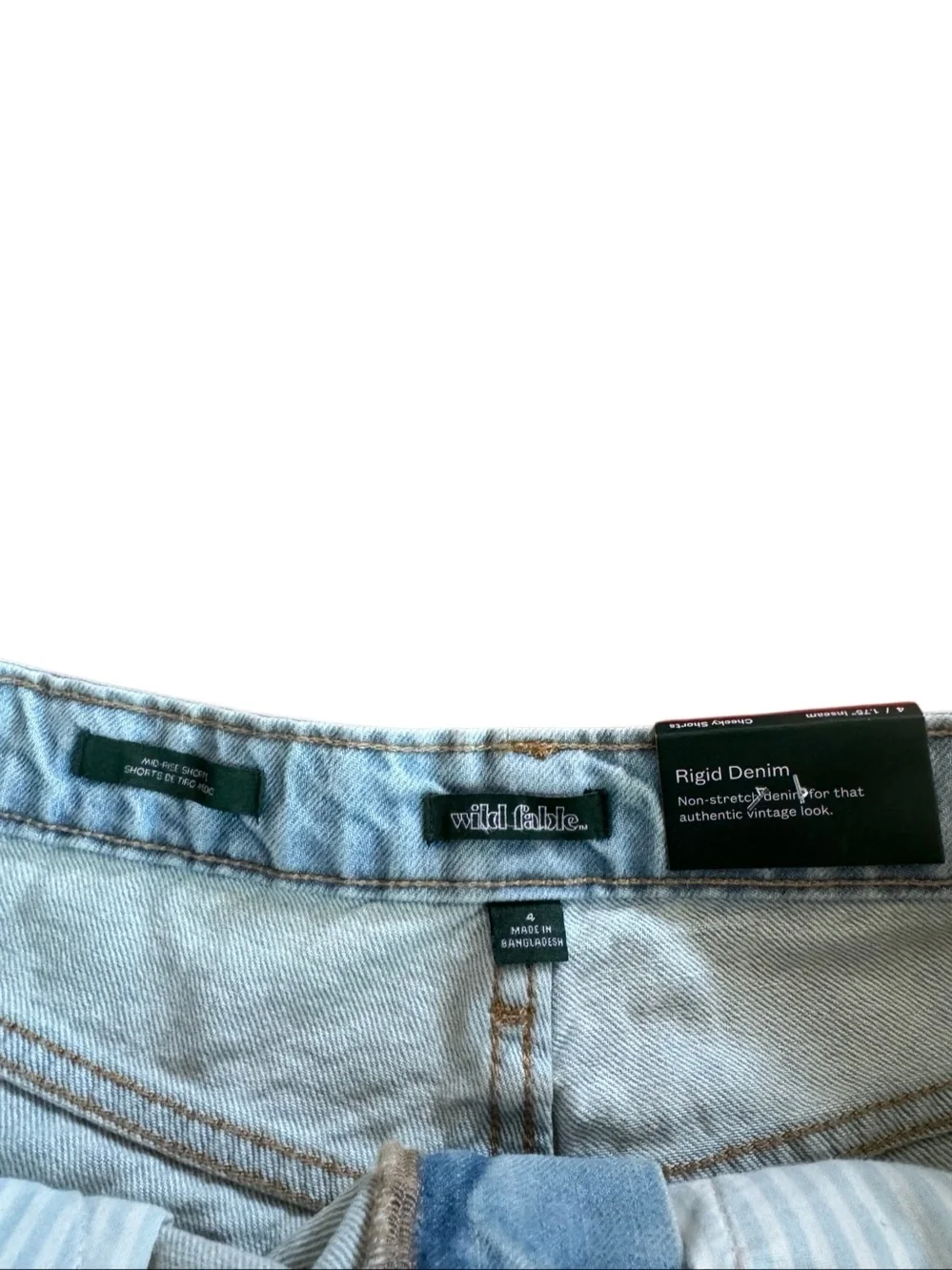 NWT Wild Fable Women's Mid Rise Cheeky Shorts in Light Wash Size 4